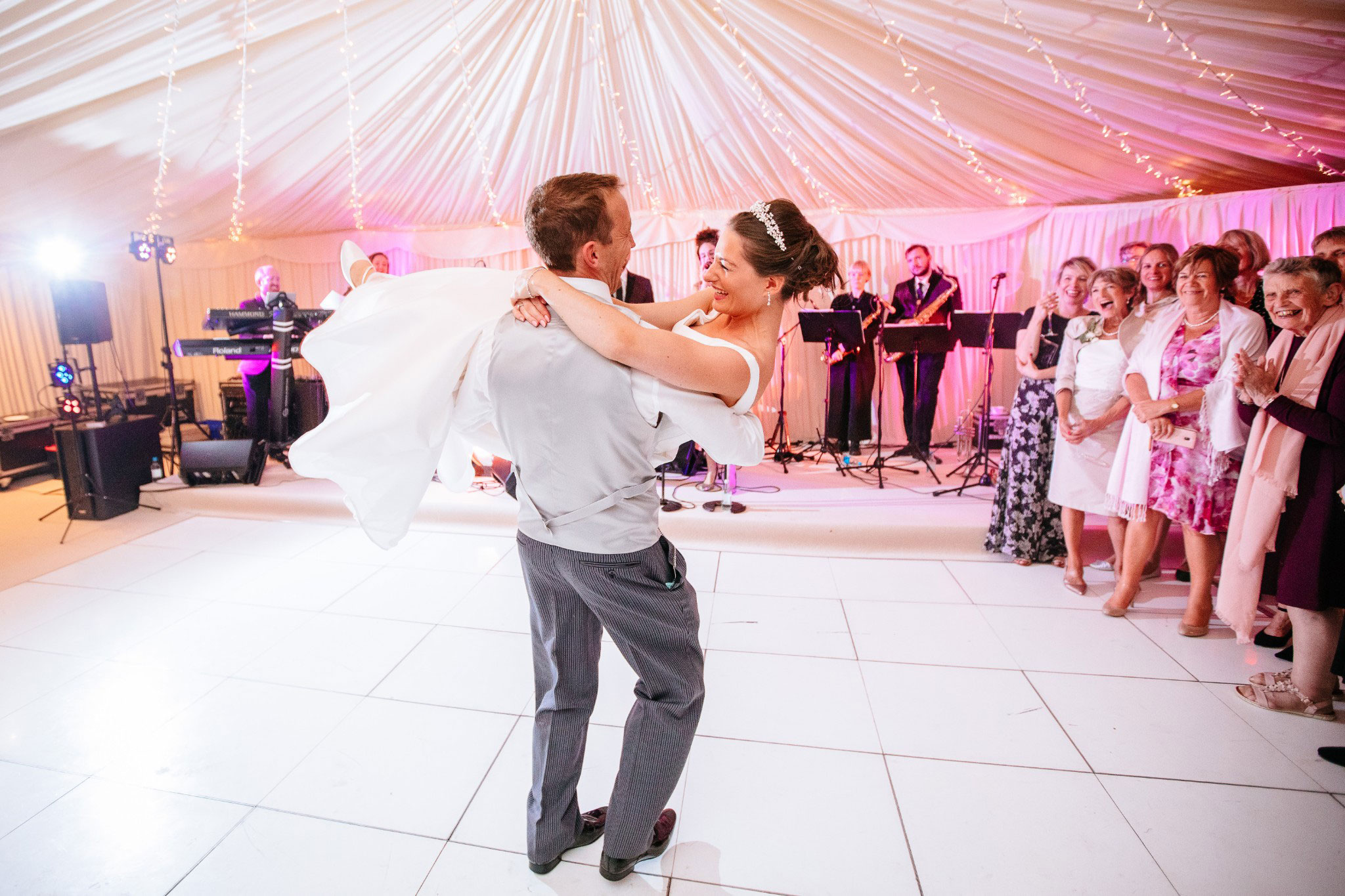 Down for the Count - swing, soul and pop band for hire for wedding receptions in Surrey and throughout the UK